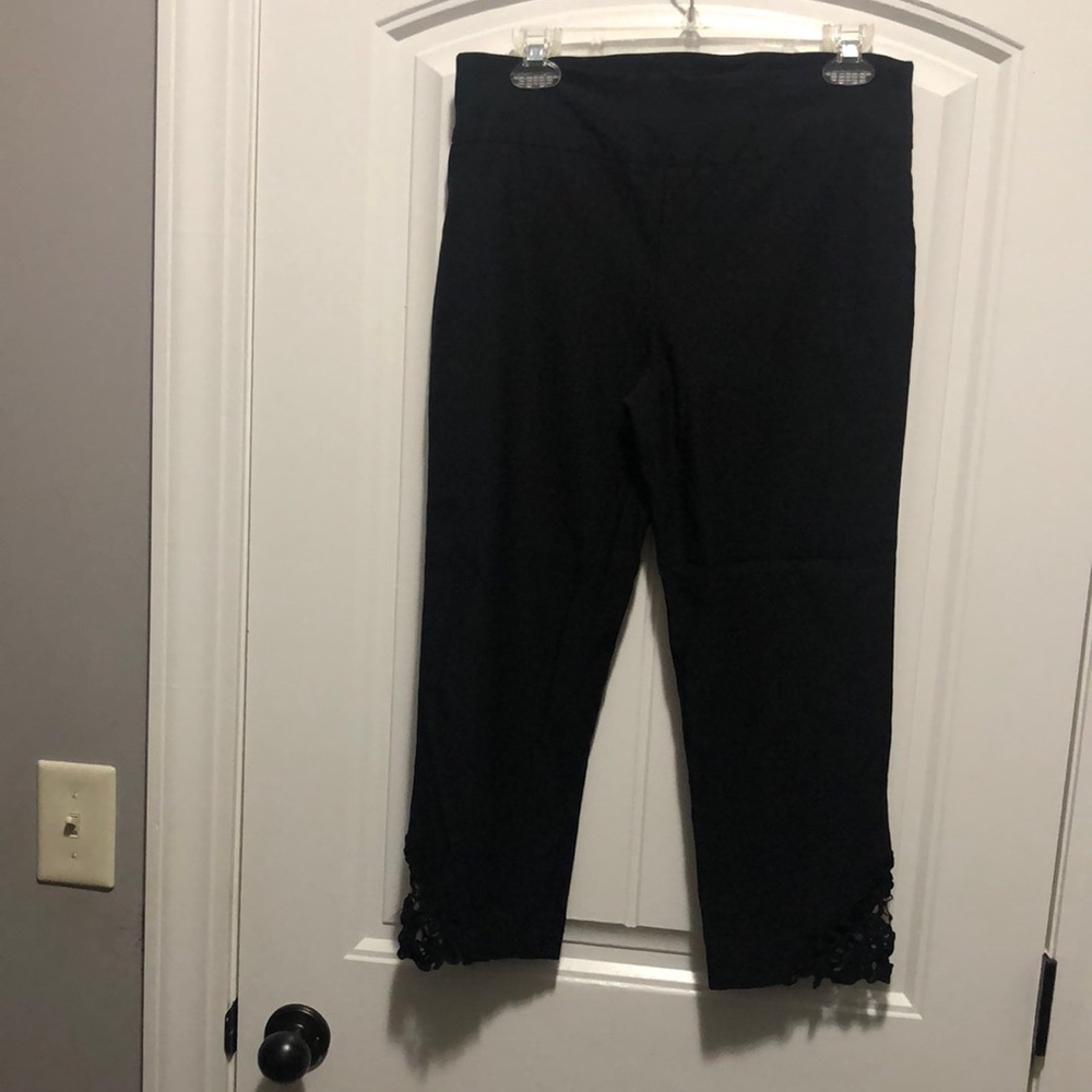 Attyre black Capri pants size 8.